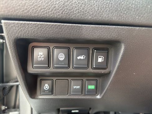 Used 2018 Nissan Rogue SL FWD image 38