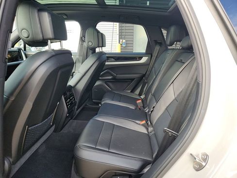 Certified 2025 Porsche Cayenne E-Hybrid image 10