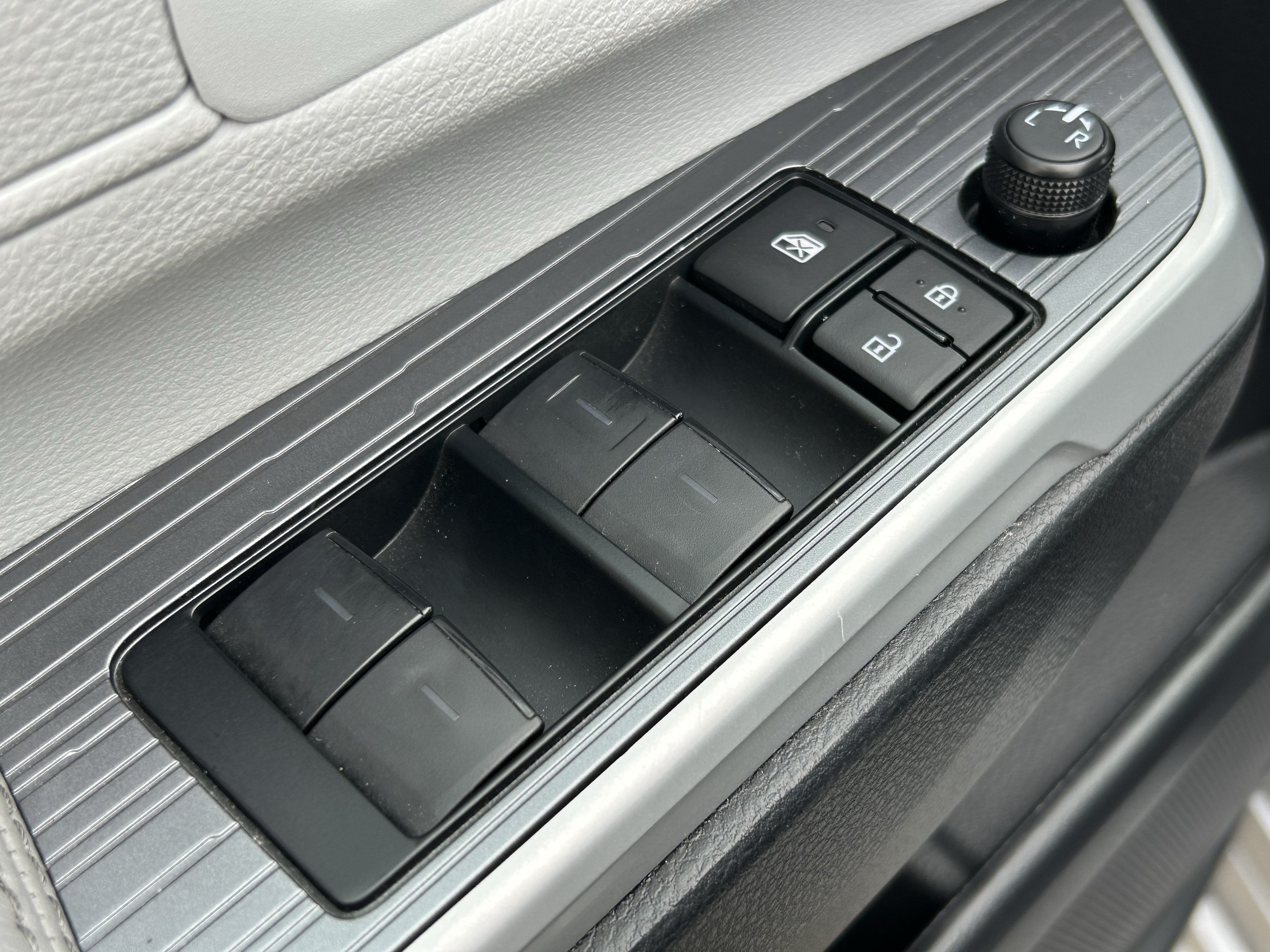 Certified 2025 Toyota Sienna XLE FWD image 17