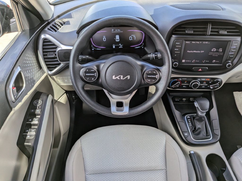 Certified 2025 Kia Soul LX w/ LX Technology Package FWD image 15