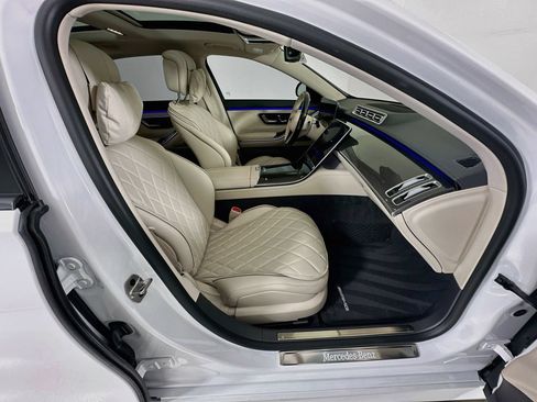 Used 2025 Mercedes-Benz S 580 4MATIC Sedan image 32