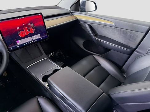 Used 2023 Tesla Model Y AWD image 24