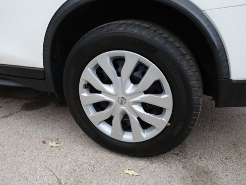 Used 2017 Nissan Rogue S image 10