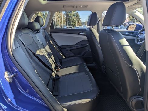 Certified 2022 Volkswagen Taos SE image 32