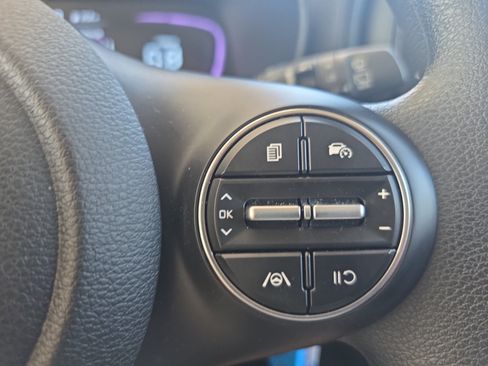 Certified 2025 Kia Soul LX w/ LX Technology Package FWD image 23