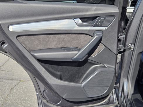 Used 2020 Audi SQ5 Premium w/ Convenience Package image 24