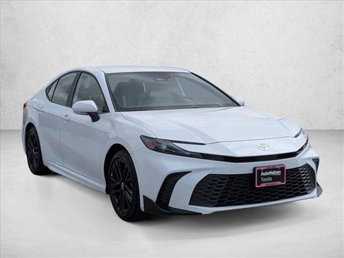 Certified 2025 Toyota Camry SE w/ Convenience Package FWD image 3