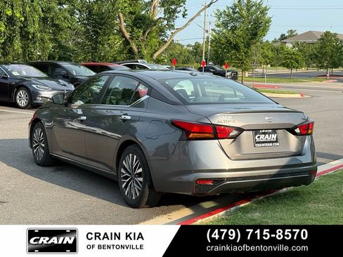 Used 2024 Nissan Altima 2.5 SV FWD image 5