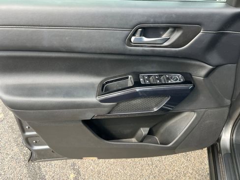 Used 2022 Nissan Pathfinder SV w/ SV Black Package image 20