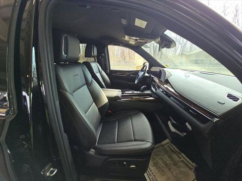 Used 2022 Cadillac Escalade ESV Luxury image 11