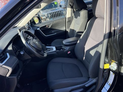 Used 2020 Toyota RAV4 LE image 13