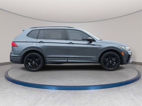 Used 2022 Volkswagen Tiguan SE R-Line image 5