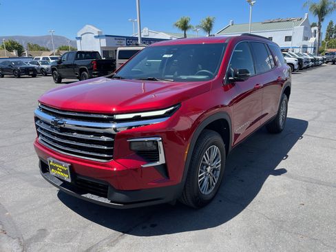 New 2025 Chevrolet Traverse LT w/ LPO, Floor Liner Package image 4