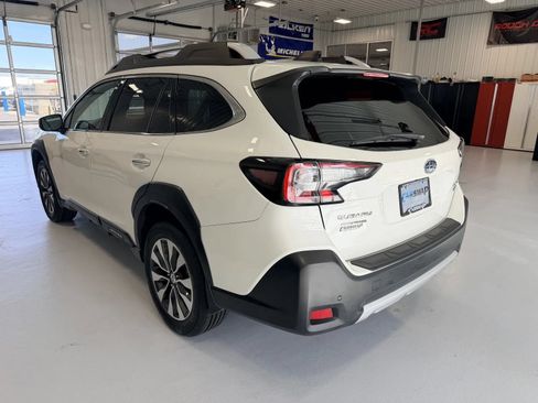 Used 2024 Subaru Outback Touring AWD/4WD image 5