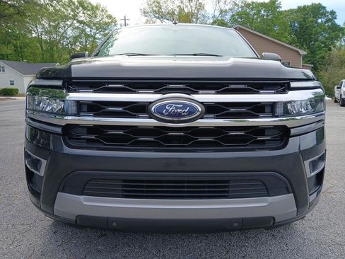 Used 2022 Ford Expedition Limited image 3
