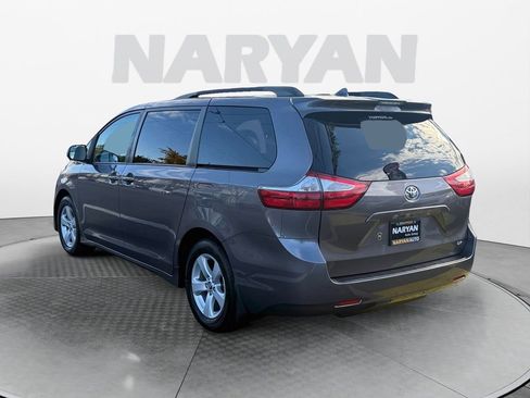 Used 2019 Toyota Sienna LE w/ Carpet Mat Package image 6