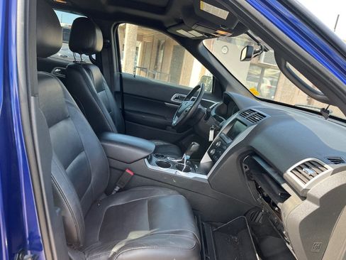 Used 2014 Ford Explorer XLT w/ Equipment Group 202A FWD image 17