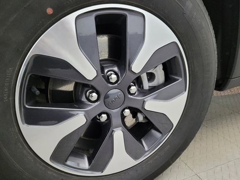 Used 2023 Jeep Grand Cherokee 4WD 4xe image 31