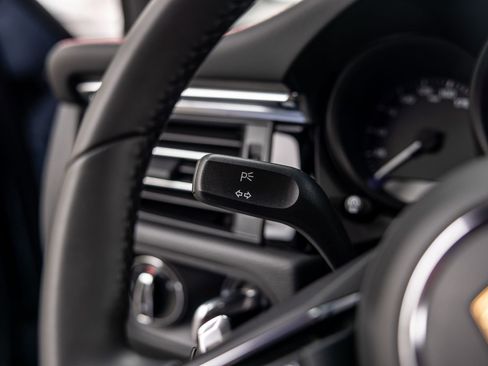 Certified 2025 Porsche Macan AWD/4WD image 47