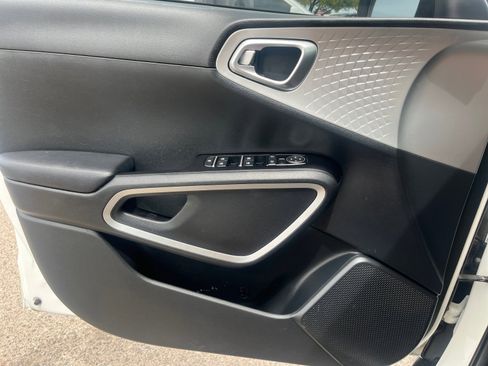 Used 2022 Kia Soul LX w/ Technology Package FWD image 13