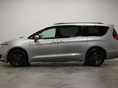 Used 2020 Chrysler Pacifica Touring-L Plus FWD image 5