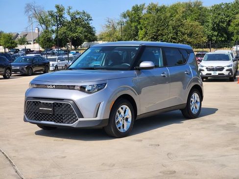 Certified 2025 Kia Soul LX w/ LX Technology Package FWD image 3
