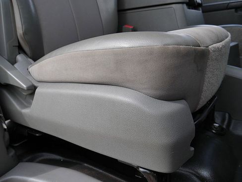 Used 2018 Nissan NV 2500 SV image 32