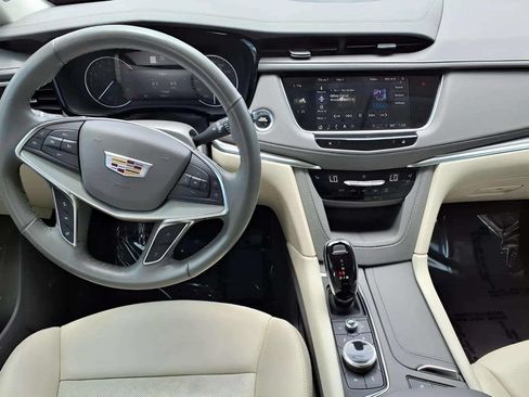 Used 2023 Cadillac XT5 Premium Luxury FWD image 11