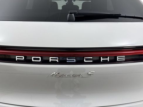 Certified 2024 Porsche Macan S w/ Premium Plus Package AWD/4WD image 18