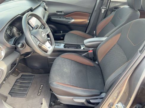 Used 2024 Nissan Kicks SR image 5