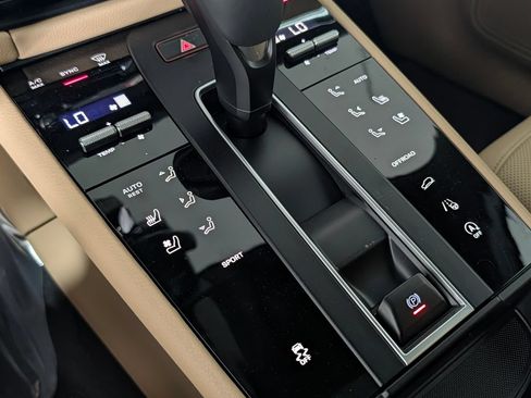 New 2026 Porsche Macan AWD/4WD image 34