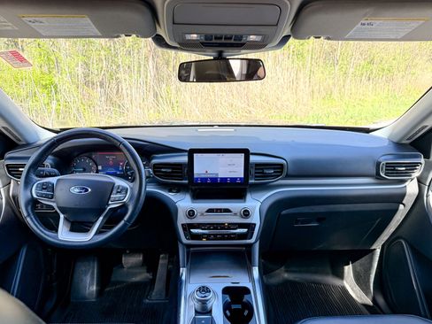 Certified 2022 Ford Explorer XLT w/ Equipment Group 202A AWD/4WD image 24