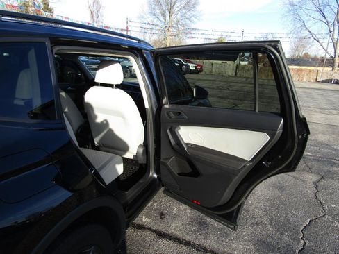 Used 2020 Volkswagen Tiguan S image 22