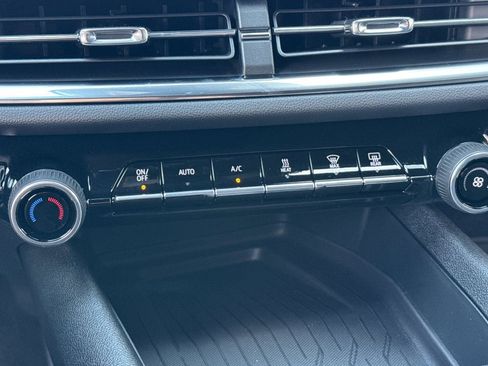 Used 2026 Chevrolet Equinox EV LT w/ Comfort Package image 30