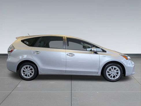 Used 2014 Toyota Prius V Two image 7