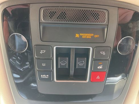 Used 2024 Kia Carnival SX Prestige image 16