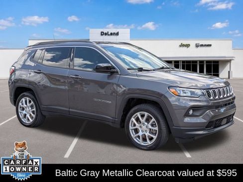 Used 2024 Jeep Compass Latitude AWD/4WD image 1