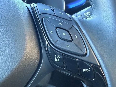 Used 2022 Toyota C-HR XLE image 26