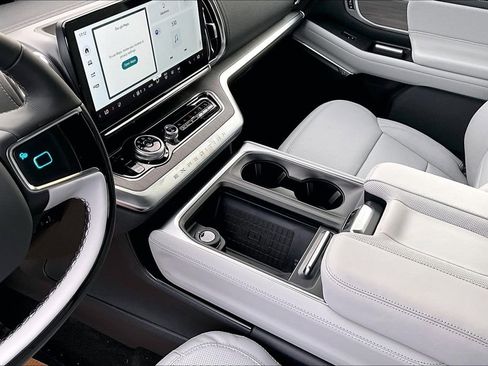 New 2025 Ford Expedition Platinum w/ Platinum Ultimate Package image 8