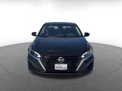 Used 2025 Nissan Altima 2.5 SV FWD image 4