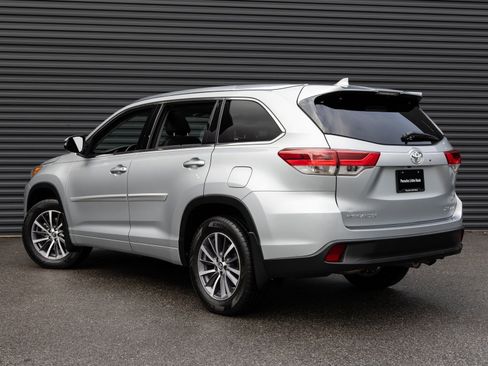Used 2017 Toyota Highlander XLE image 3