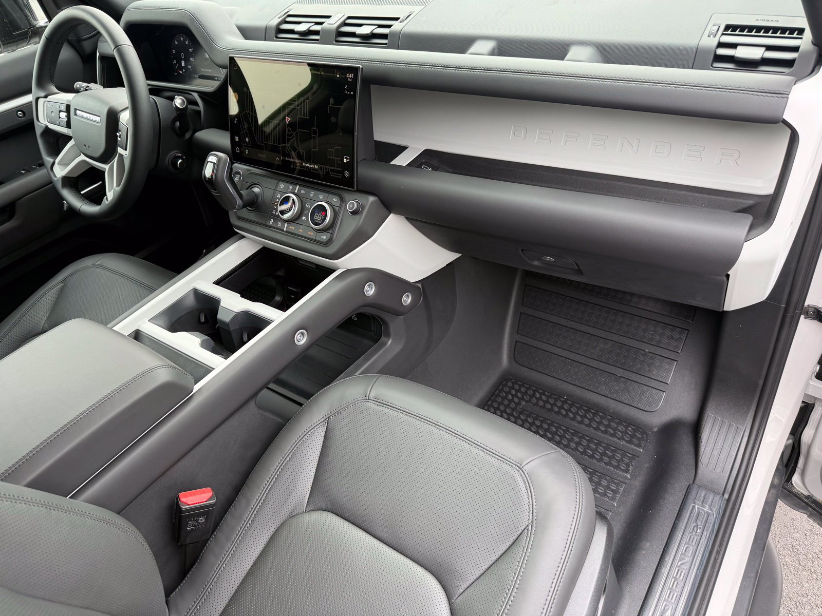 New 2026 Land Rover Defender 110 X-Dynamic SE AWD/4WD image 17