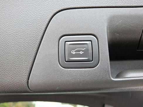 Used 2021 Buick Envision Essence w/ Technology Package I image 28