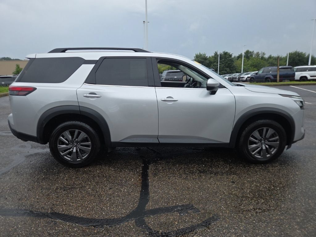 Used 2024 Nissan Pathfinder SV AWD/4WD image 9