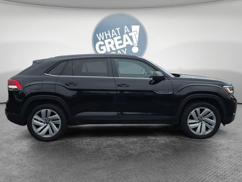 Used 2020 Volkswagen Atlas Cross Sport SE w/ Panoramic Sunroof Package AWD/4WD image 2