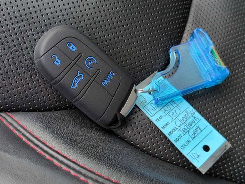 Used 2019 Jeep Cherokee Trailhawk image 37