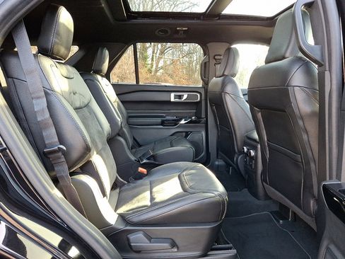 Used 2022 Ford Explorer ST w/ ST Street Pack image 15