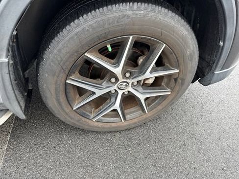 Used 2018 Toyota RAV4 SE w/ Advanced Technology Package image 11