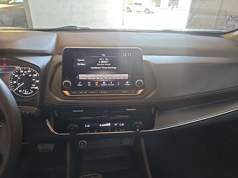 Used 2023 Nissan Rogue SV image 8