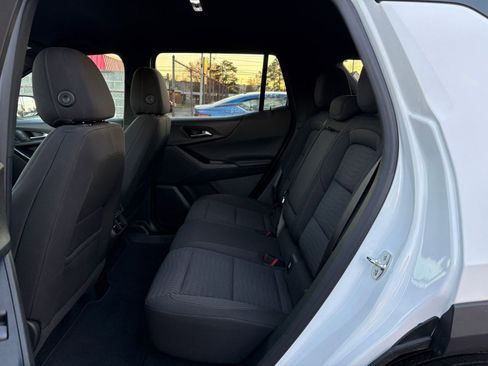 Used 2025 Chevrolet Equinox LT image 24